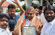 அ.தி.மு.க. முன்னாள் எம்.எல்.ஏ. முருகுமாறன் தமிழக வெற்றி கழகத்தில் இணைந்தார்