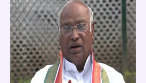 மணிப்பூரில் 3ஆண்டுகளாக அமைதியின்மை: நிர்வாக தோல்விக்கு யார் பொறுப்பென மல்லிகார்ஜுன கார்கே கேள்வியெழுப்பியுள்ளார்