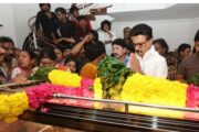 பிரபல இசையமைப்பாளர் தேவா உடலுக்கு மு.க.ஸ்டாலின் நேரில் அஞ்சலி செலுத்தினார்