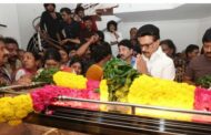 பிரபல இசையமைப்பாளர் தேவா உடலுக்கு மு.க.ஸ்டாலின் நேரில் அஞ்சலி செலுத்தினார்