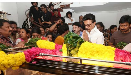 பிரபல இசையமைப்பாளர் தேவா உடலுக்கு மு.க.ஸ்டாலின் நேரில் அஞ்சலி செலுத்தினார்