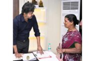 பெரம்பூரில் முதலமைச்சர் விஜய் பொதுமக்களிடம் மனுக்களைப் பெற்று குறைகளைக் கேட்டறிந்தார்