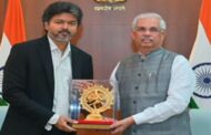 தமிழக ஆளுனர் அர்லேகருடன் முதல்-அமைச்சர் விஜய் சந்தித்து வாழ்த்து தெரிவித்தார்