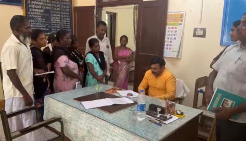 இலங்கை தமிழரை காலணியால் தாக்க முயன்ற சம்பவம்  தொடர்பாக மண்டபம் இலங்கை தமிழர் முகாமில் மறுவாழ்வு  ஆணையர் நேரில் ஆய்வு