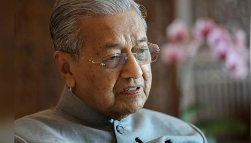 மனைவி மறைந்த மனவேதனையில் மலேசிய முன்னாள் பிரதமர் மருத்துவமனையில் அனுமதிக்கப்பட்டார்