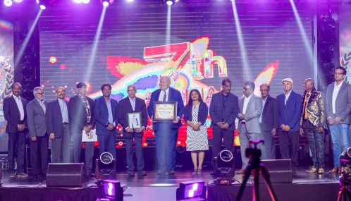 ரொறன்ரோ சர்வதேச தமிழ் திரைப்பட விழா-2026 இன் விருதுகள் வழங்கும் வைபவத்தில் கௌரவிக்கப்பெற்ற தமிழ்க் கனடிய கலையுலக செயற்பாட்டாளர் வைரமுத்து சொர்ணலிங்கம்